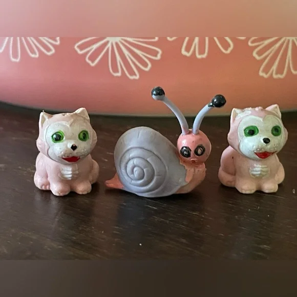 SOLD Vintage Retro Kitschy Plastic Animal Figurines🩷 - Picture 8 of 8